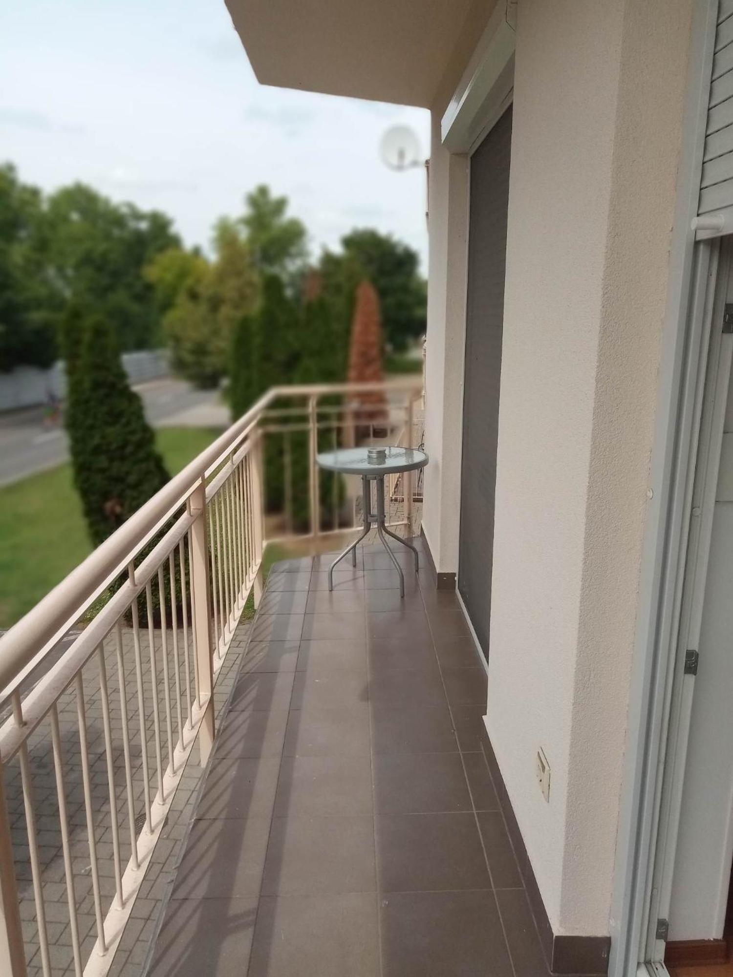 Oazis Wellness Apartman2 Hajduszoboszlo Bilik gambar