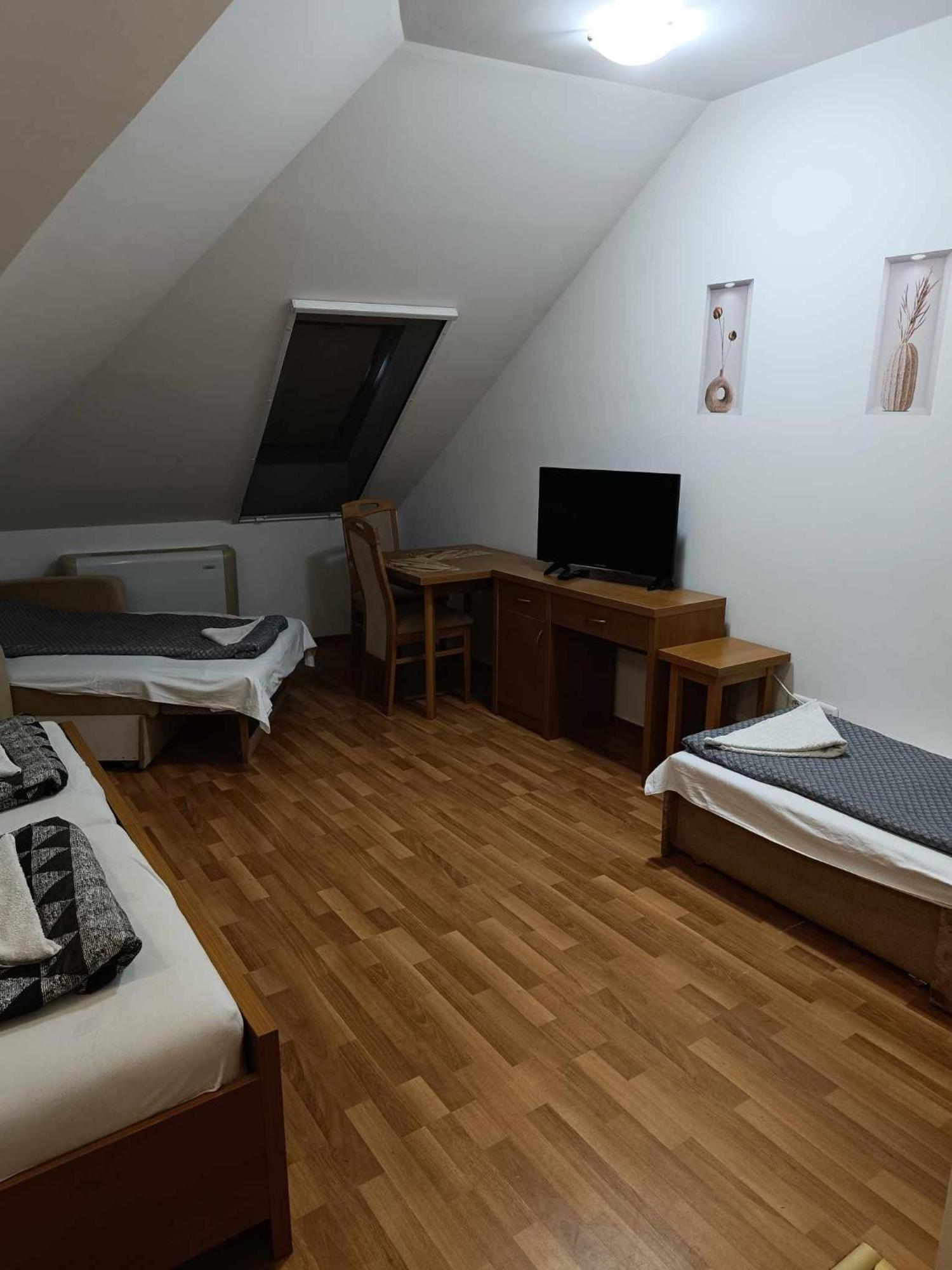 Oazis Wellness Apartman2 Hajduszoboszlo Bilik gambar